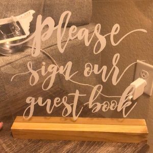 Wedding decor: Please sign our guestbook sign